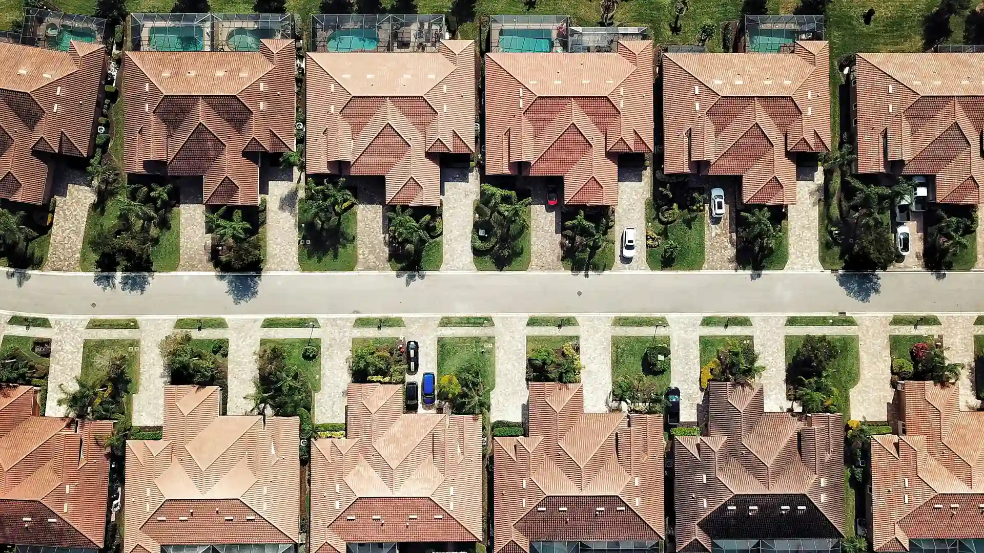 Aerial photograph of homes in Fort Myers, Florida